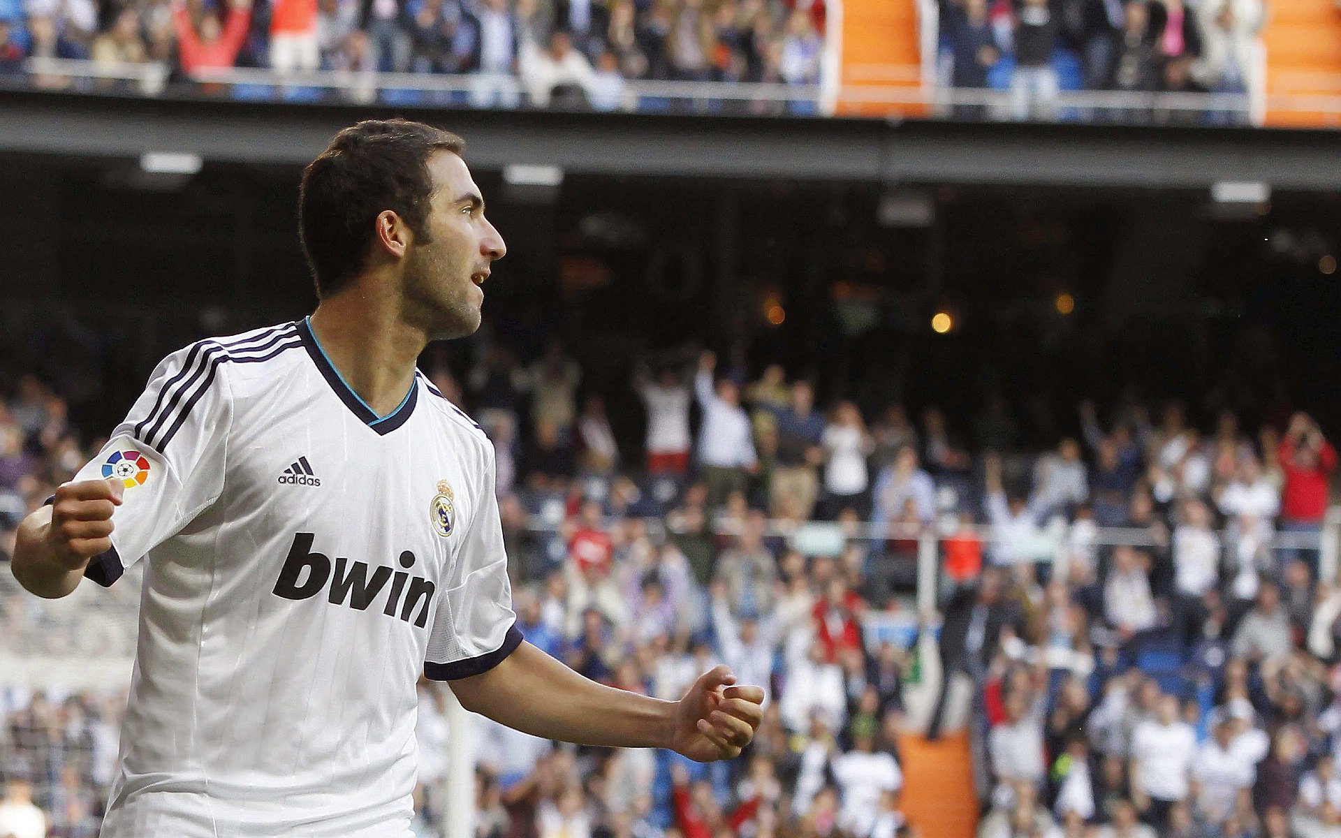 利物浦3-1莱斯特城，继续领跑积分榜，利物浦对莱斯特城比赛时间